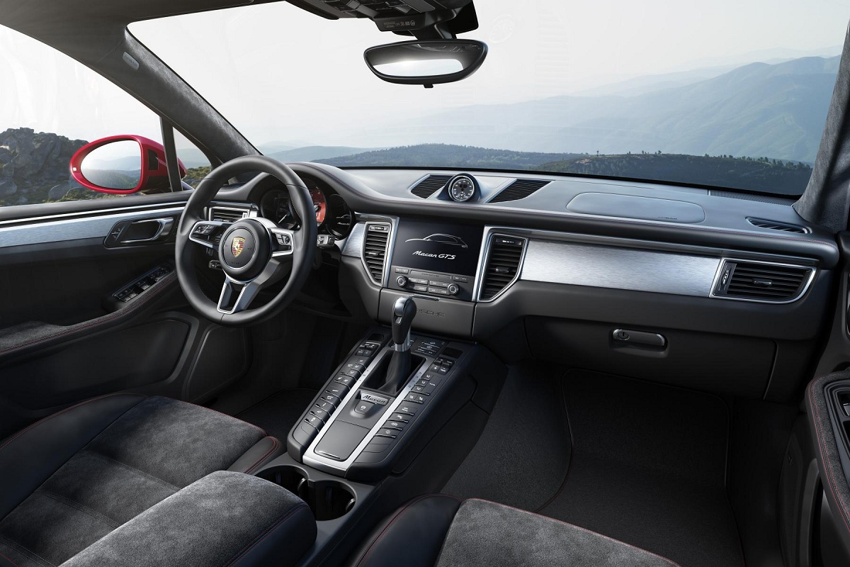 Embargo 02 30 am CET 28 October 2015 Porsche Macan GTS interior