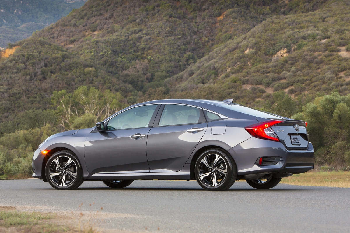 16_Civic_Sedan_023.jpg