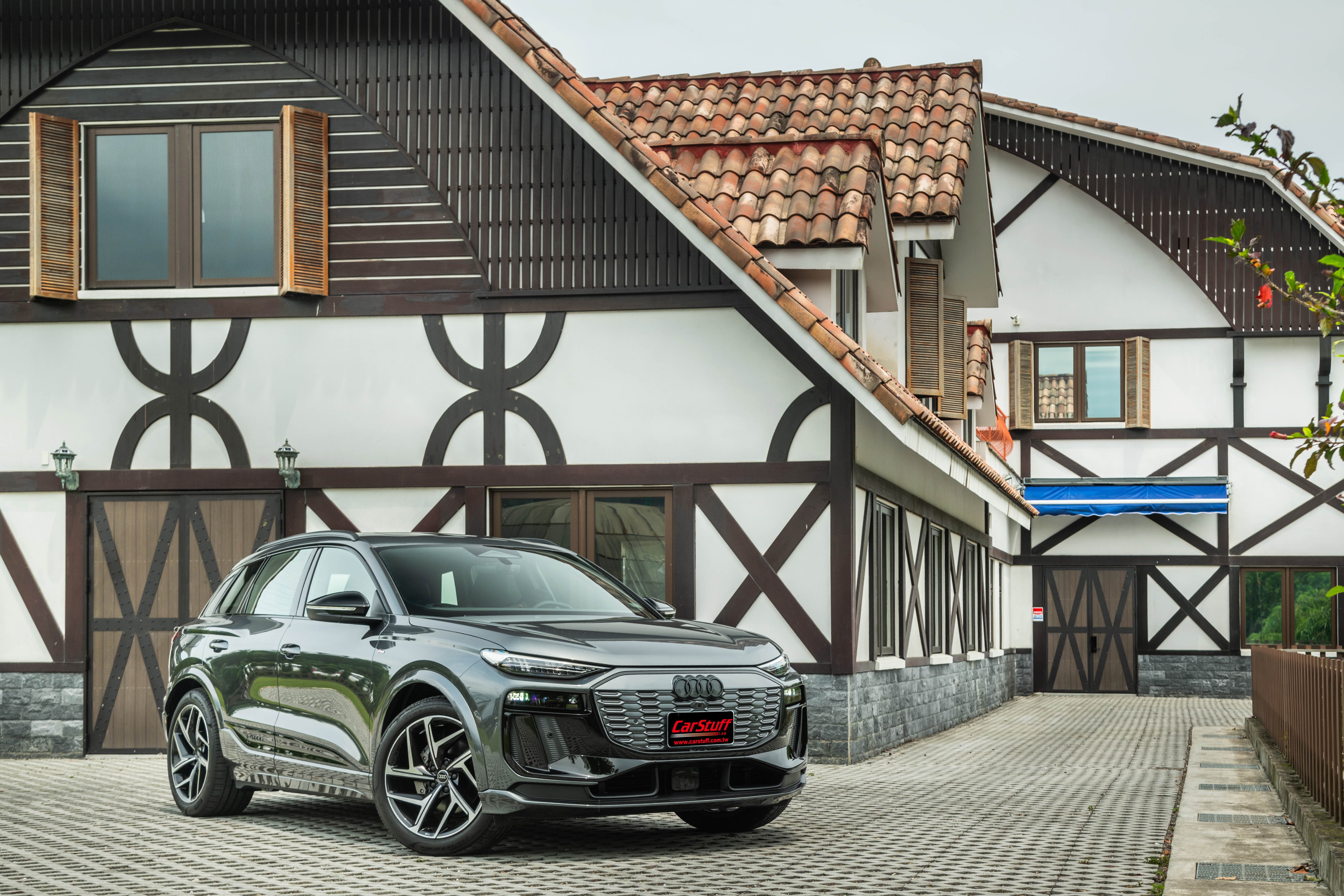 站穩 AI 時代的前瞻科技休旅，Audi Q6 e-tron quattro S line 運動版