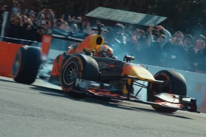 滿滿的速度與激情 紅牛F1本色演出東京甩尾